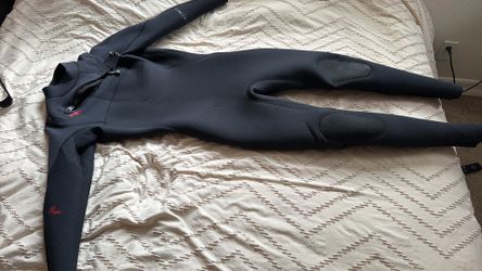Surfing wetsuit