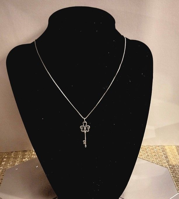 925 Sterling Silver Key Charm Pendant 