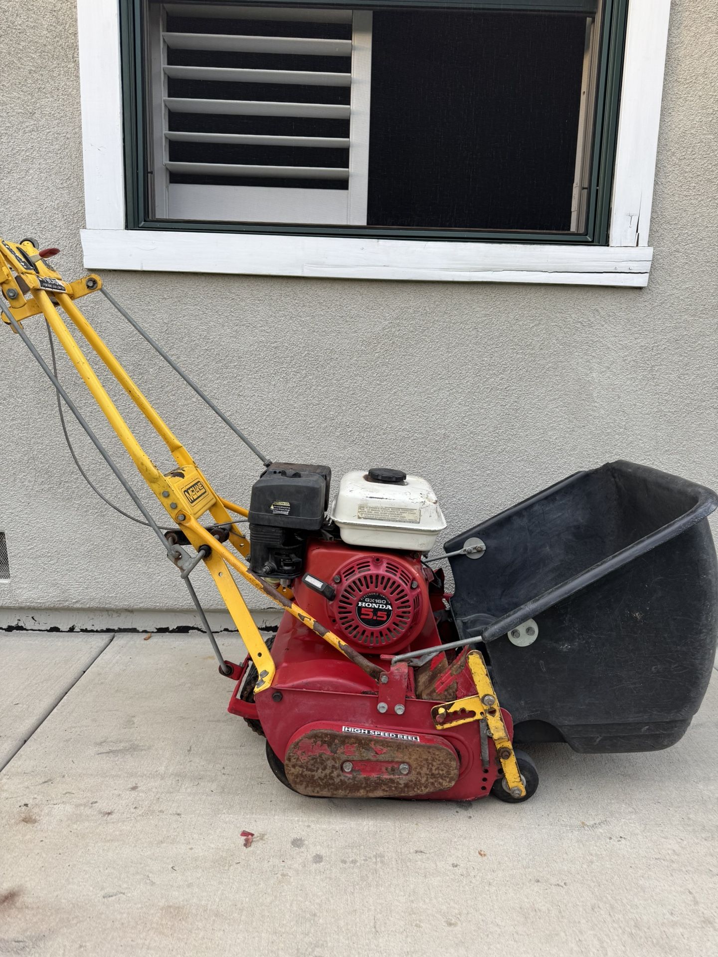 Mclane Front Throw Mower for Sale in Glendora, CA - OfferUp