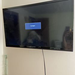 32” TV with Wall Mount
