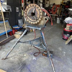 Rigid 300a Pipe Threader And Pipe Stand