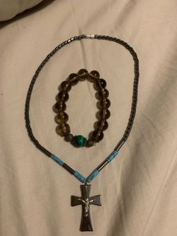 Jesús on the cross necklace with pearl bracelet