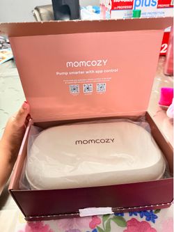 NEW MOMCOZY M5 Smart Wearable Breast pump
