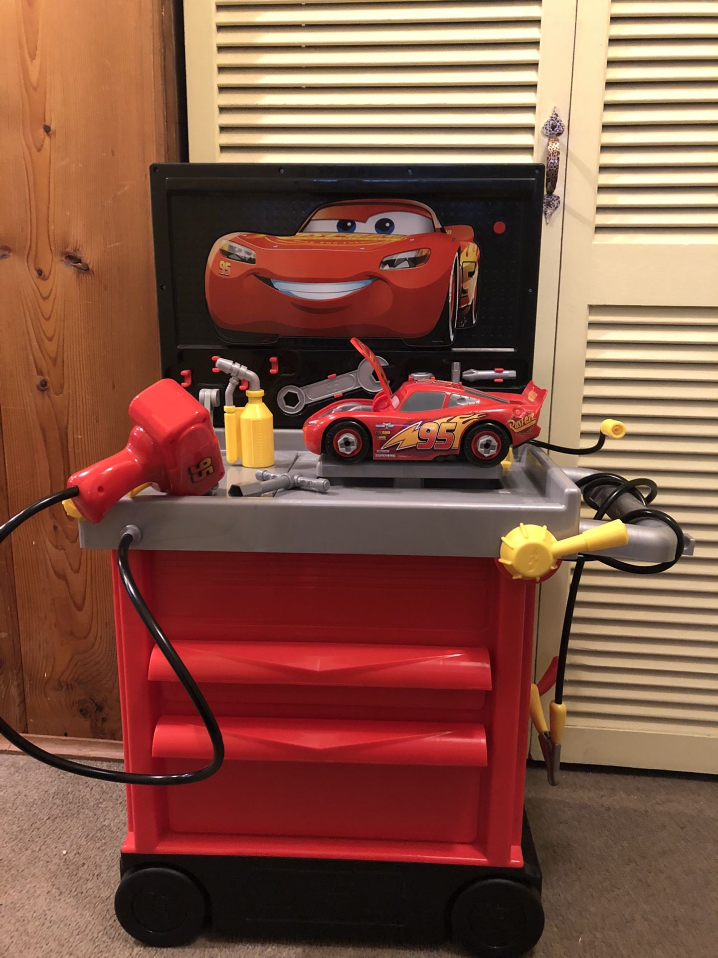 Disney Cars- Lightning McQueen Tool Bench