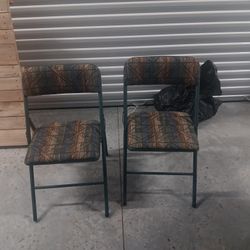 2 Foldable Cushion Chairs 