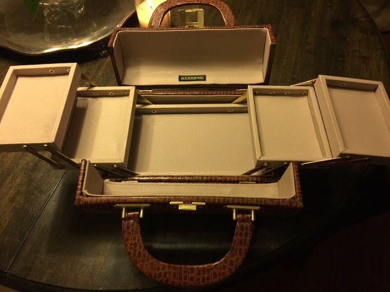 Vintage Bentony Train Case
