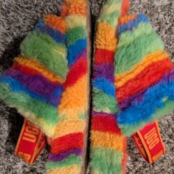 UGG women's size 9
Cali collage rainbow fluff yeah slide sandals 