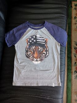 3/$10 🌟 Tommy Bahama Kids T-shirt Shirt in Gray & Blue with Tiger Graphic 7-8