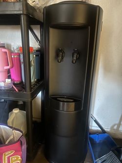 Water cooler/water dispenser. Pick up only.