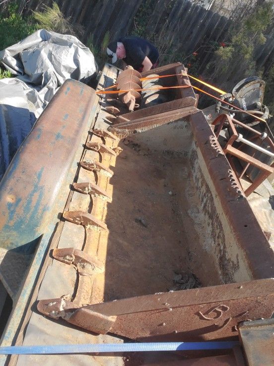 Bobcat Tooth Bucket