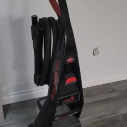 Bissell Deep Cleaning Carpet Vaccum 