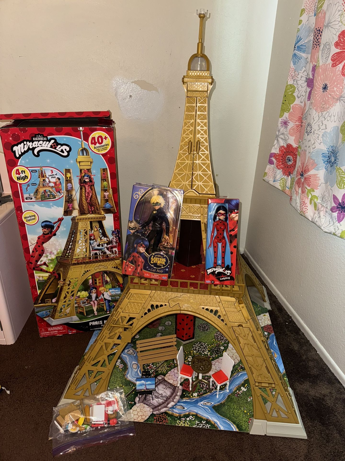 Miraculous Ladybug Eiffel Tower