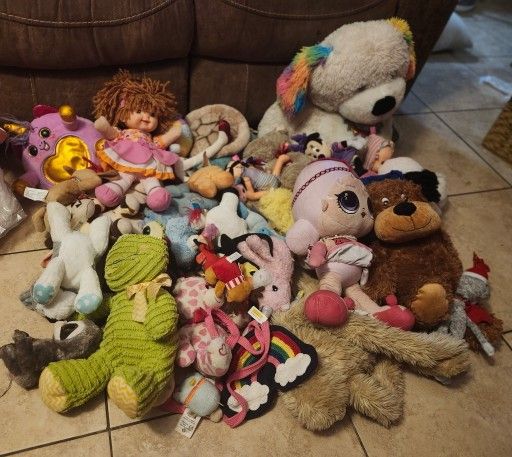 HUGE LOT OF Plushies Stuffies Stuffed Animals Unicorns Bears Dolls 