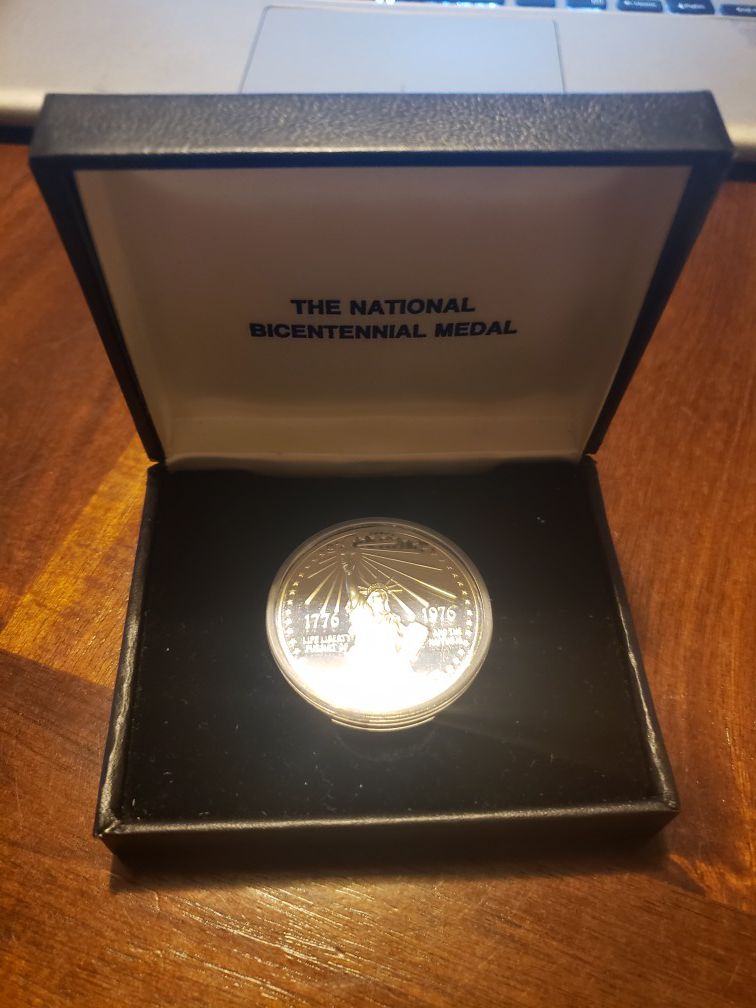 1776-1976 National Bicentennial 1.5" inch 1 oz Sterling Silver with Box