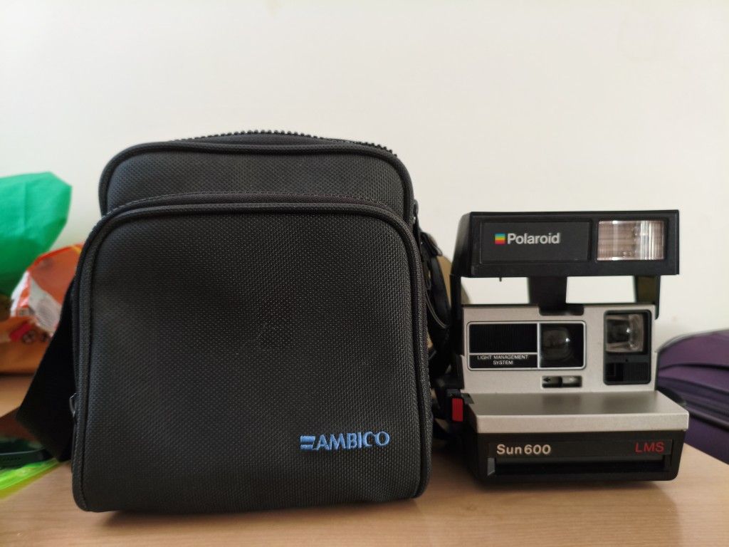 Polaroid Sun 600 LMS Camera With Camera Bag