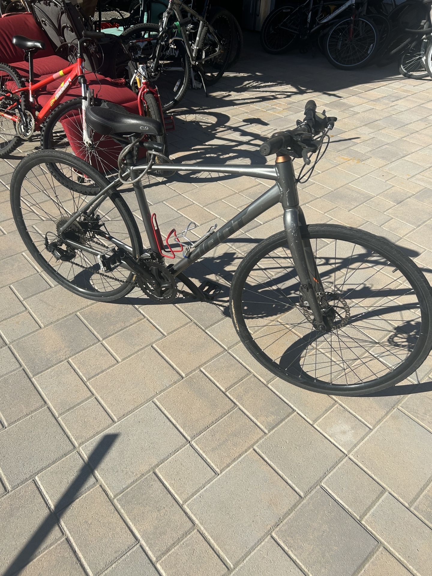 Giant hybrid city bike road bike 26 inch rims Frame Size 48 cm from center of cranks to top of frame.