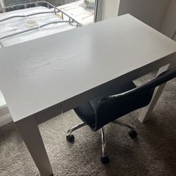 2 Desk  + Chair