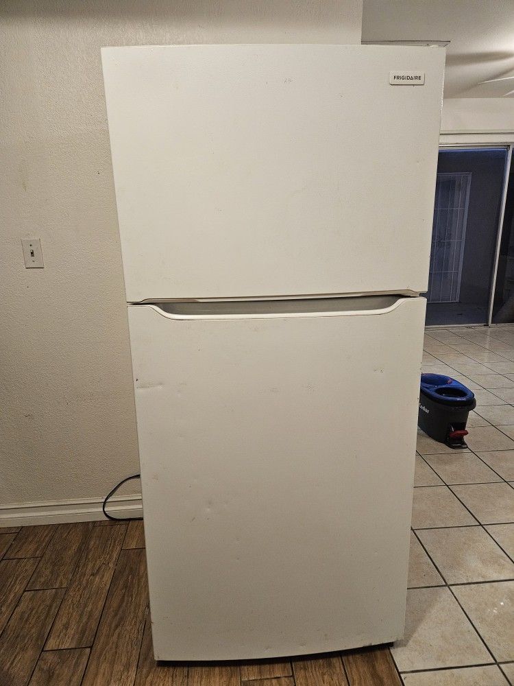 Ice Cold Frigidaire Refrigerator 