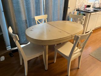 White Table with 4 White chairs