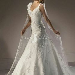 New, gorgeous ivory wedding dress.