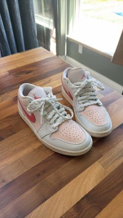 Barely worn Women’s 8 Nike air shoe