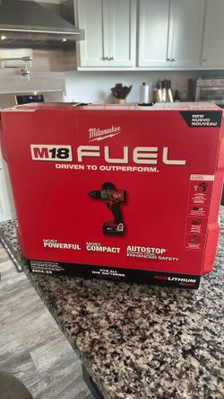 Milwaukee M18 FUEL 2904-22 Hammer Drill Set w/2x 5.0Ah Batteries, Case