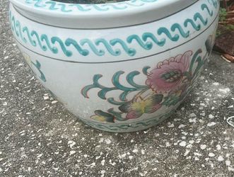 Vintage pot planter large.