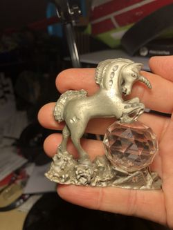 Cuterpewter unicorn statue 2 3/4x3 crystal 1 1/4 in size