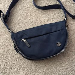 Lululemon festival Bag, 2L, Used Only Twice 