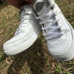 Nike Air Jordan 2 Retro in a white and cement gray 1y