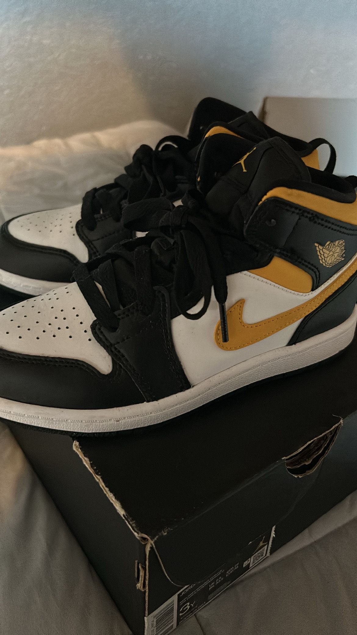 Air Jordan 1 Yellow And Black Size 2