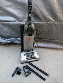 Like new Hoover Bagged Vacuum model UH50000