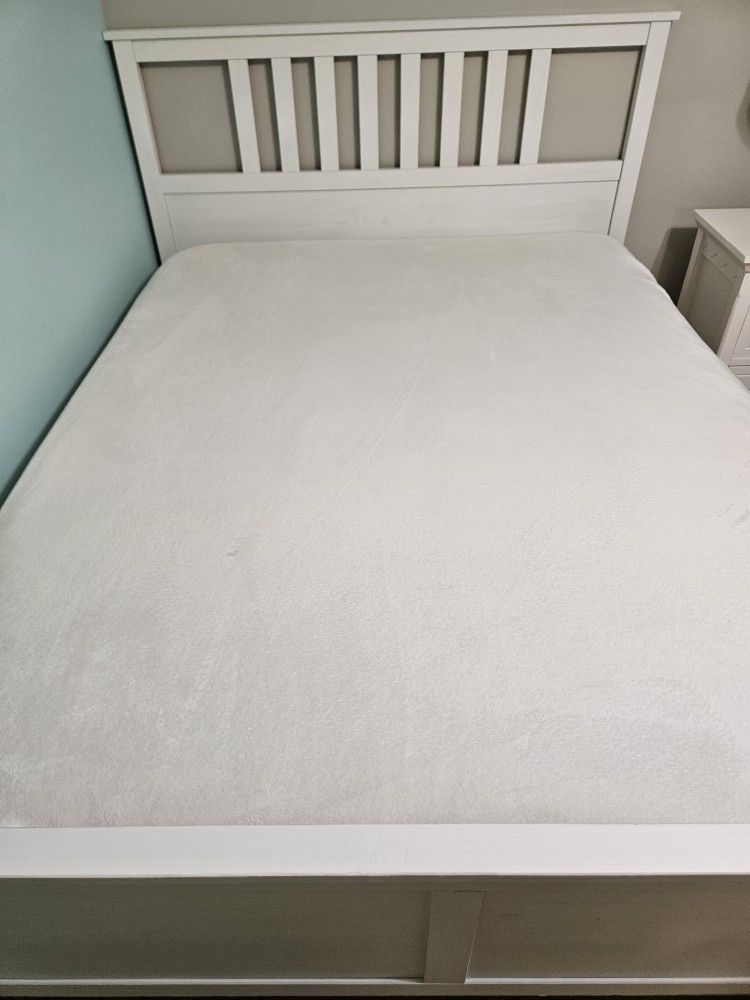 IKEA Hemnes Queen Bed White With Mattress