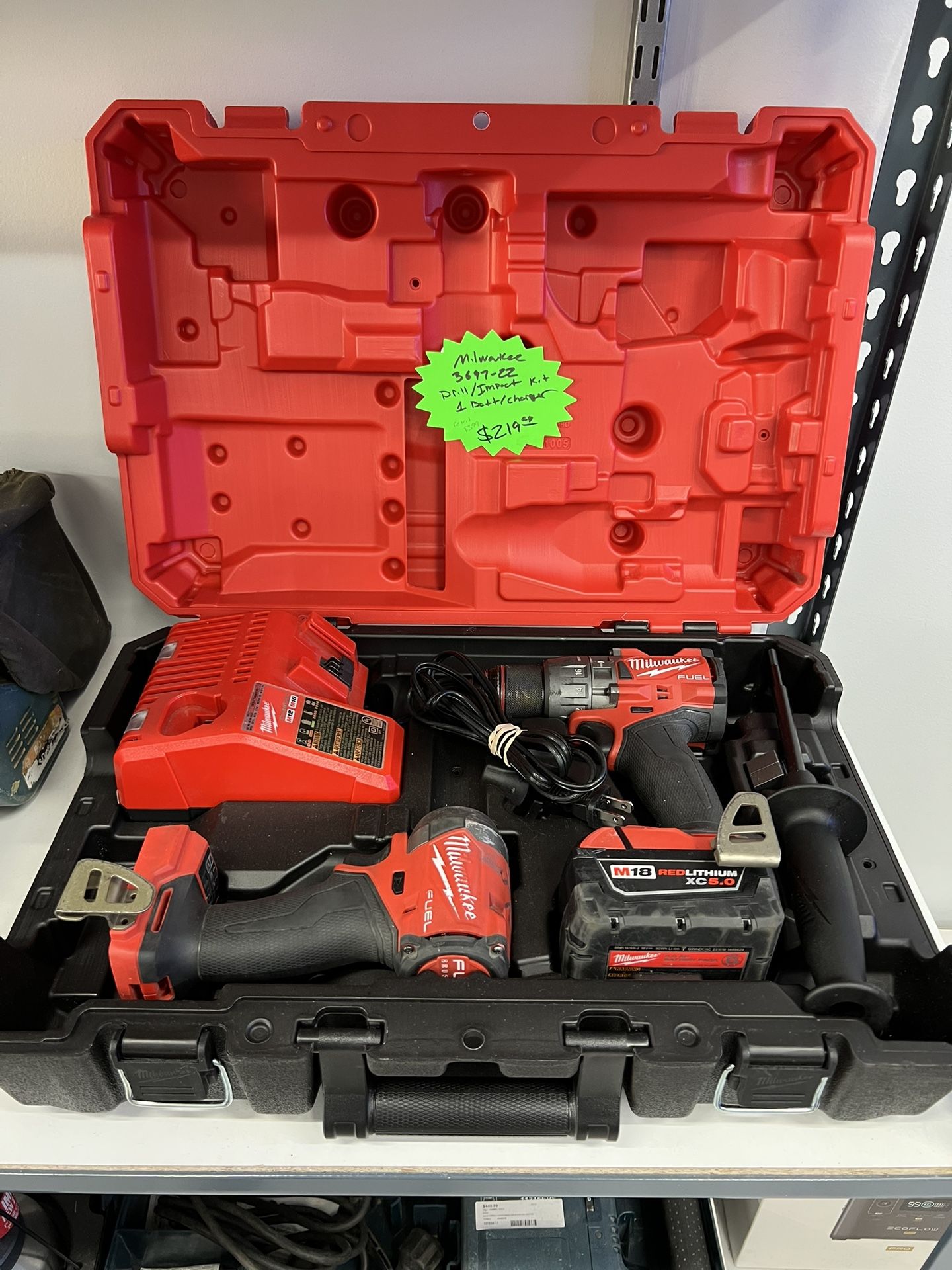 Milwaukee 3697-22 Drill/Impact Kit