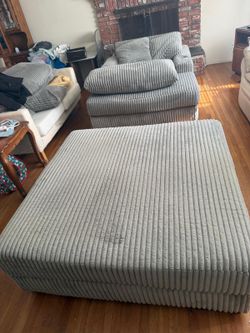 Ashley Lindyn Oversized Ottoman – Fog Gray – Like New