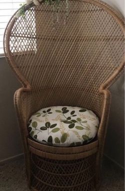 Wicker Peacock Chair with Cushion
