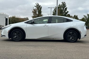 2026 Toyota Prius Plug-In Hybrid SE