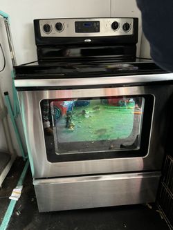 Very Clean Whirlpool Stove