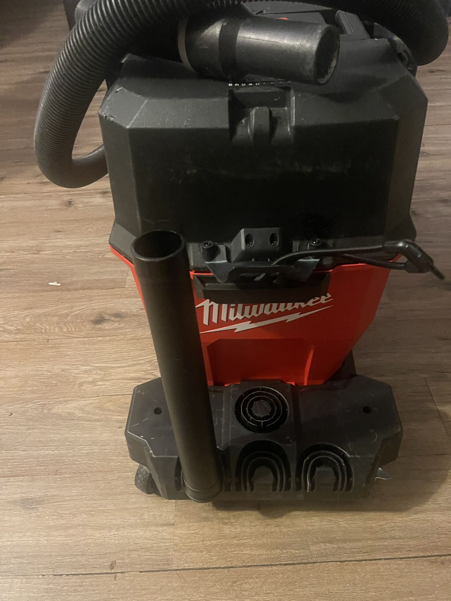 Milwaukee M18 FUEL 9 Gal. Cordless DUAL-BATTERY Wet/Dry Shop Vacuum with Filter, Hose, and Accessories Used 
