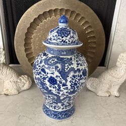 Beautiful Blue And White Ginger Jar 
