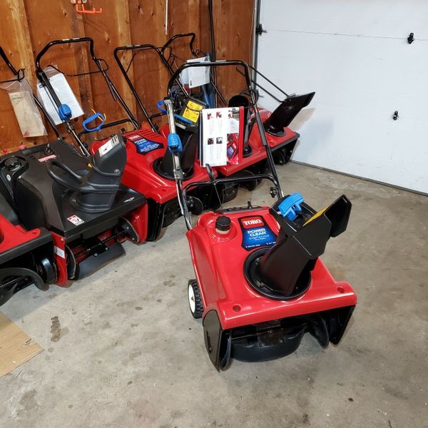 Toro power clear R*TEK Single Stage Snowblower with quick chute control