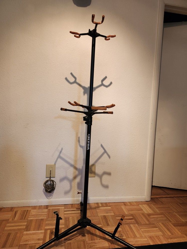 GUITAR TREE---Holds 6 Guitars