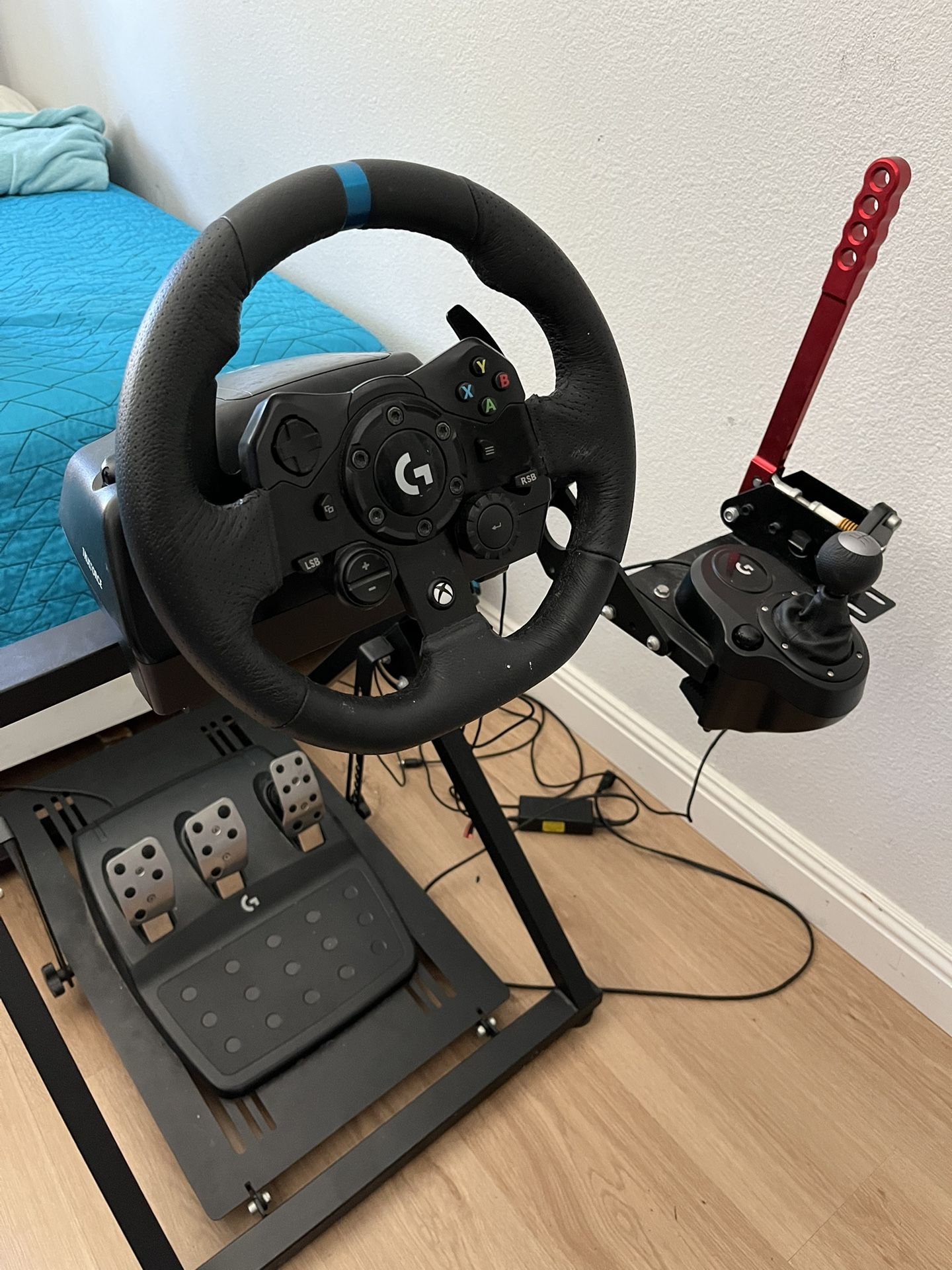 Logitech G923 Racing Wheel and Pedals for Xbox