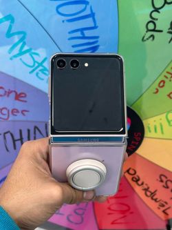 Galaxy Z Flip 5! 1 YEAR WARRANTY!