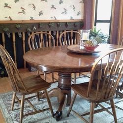 Wood Table Set W/ 2 Center Leafs