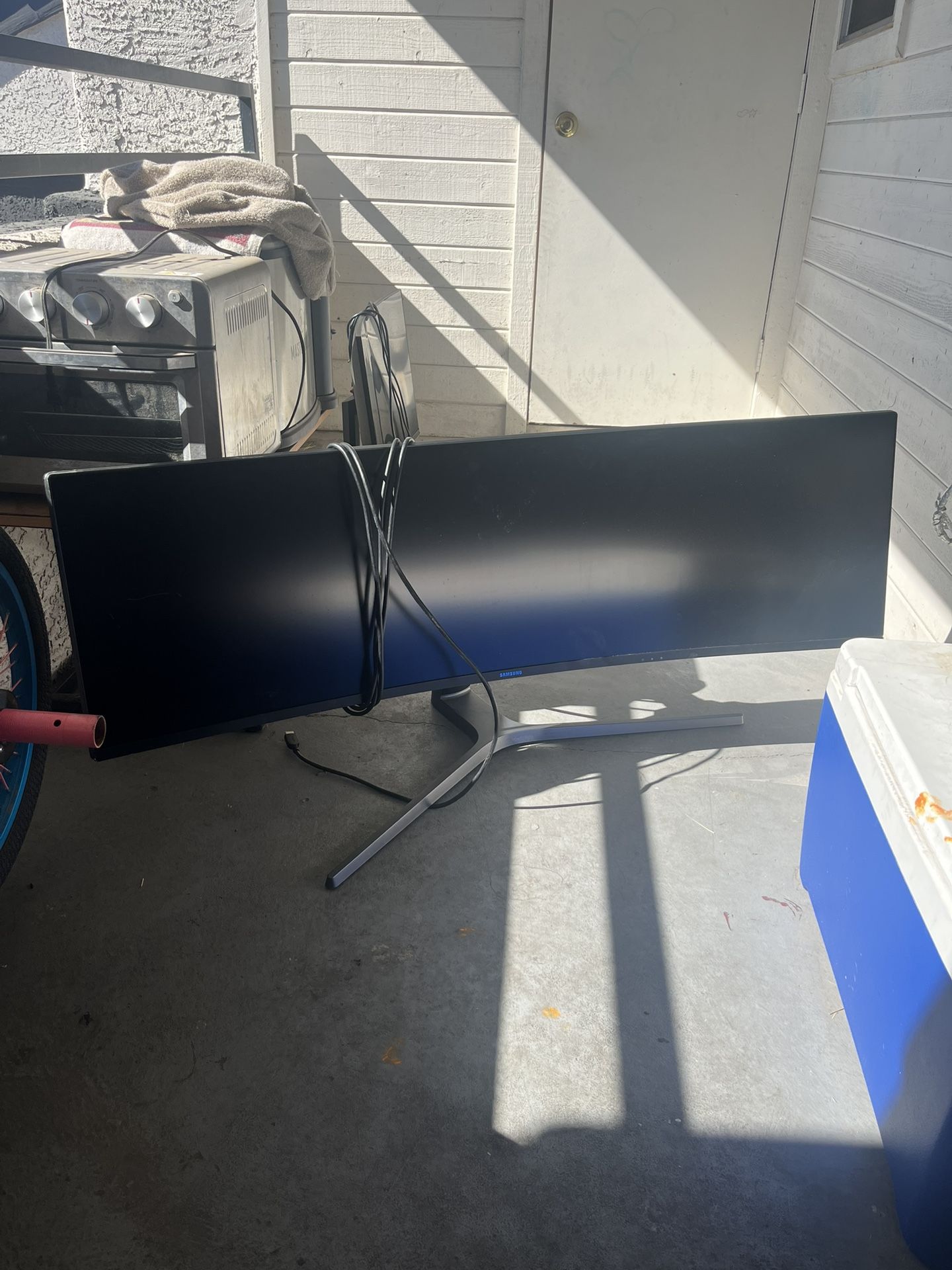 65” Curved HD Screen