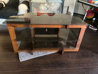 Almost new tv stand 80 obo