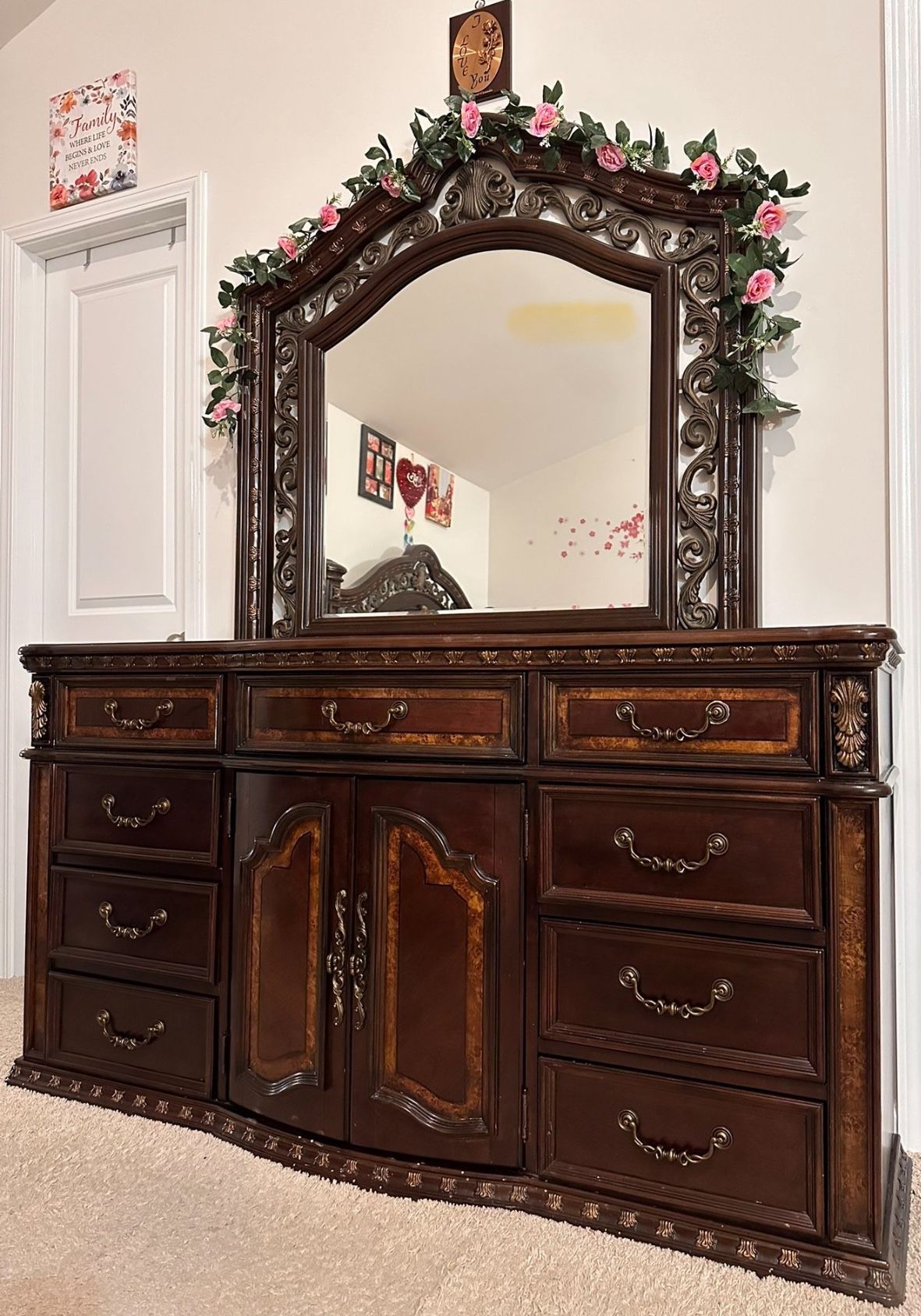 Dresser With Mirror