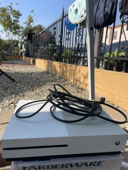 XBOX ONE S + GAMES