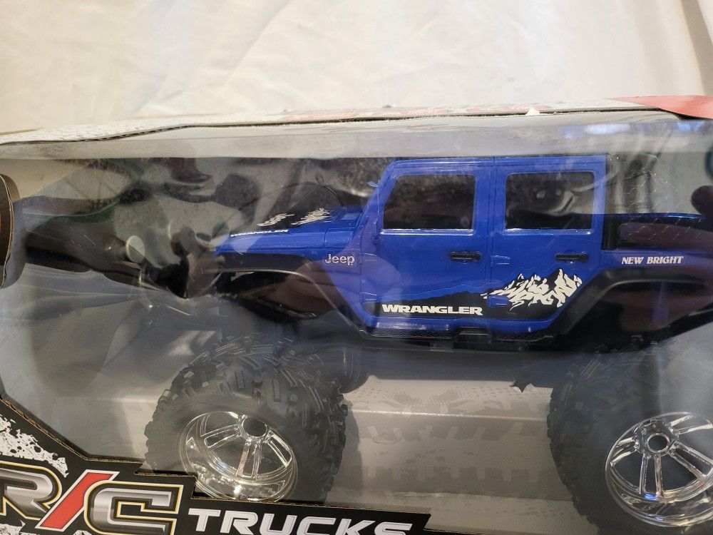 New bright R/C remote control Jeep Wrangler for Sale in Janesville, WI